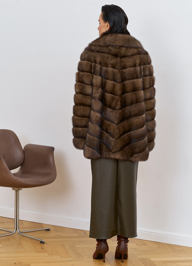 фото Женская шуба из соболя с английским воротником модель № 31771