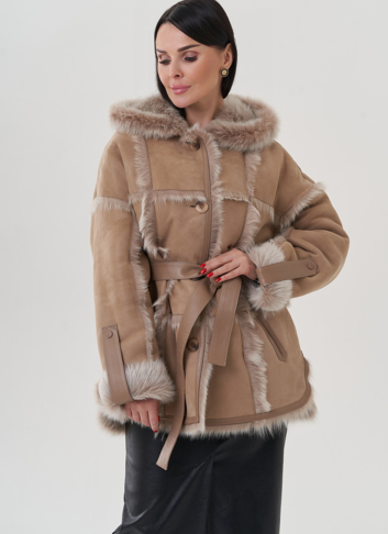 Женская дубленка с капюшоном