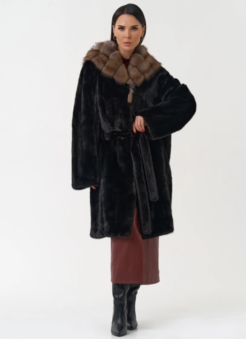 Норковая шуба с капюшоном из меха куницы