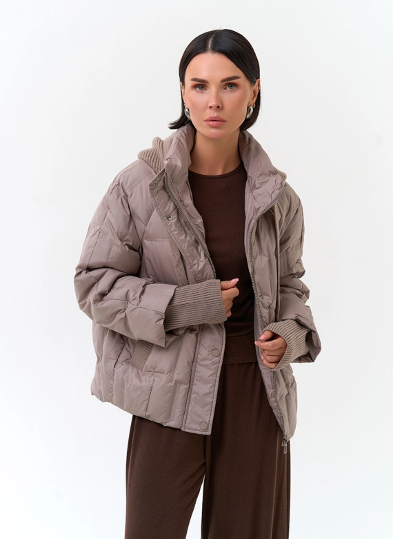 Женская куртка с трикотажным капюшоном