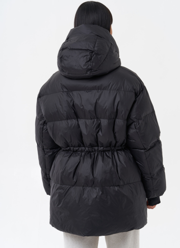 Женский пуховик черного цвета