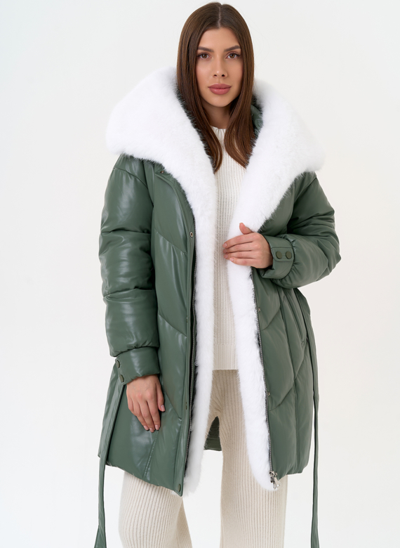 Женский пуховик из эко кожи с отделкой из эко меха