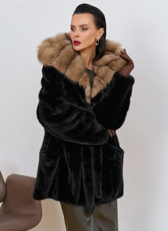 Норковая шуба с капюшоном из меха куницы