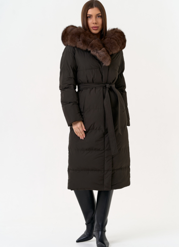 Женский пуховик с капюшоном из меха песца