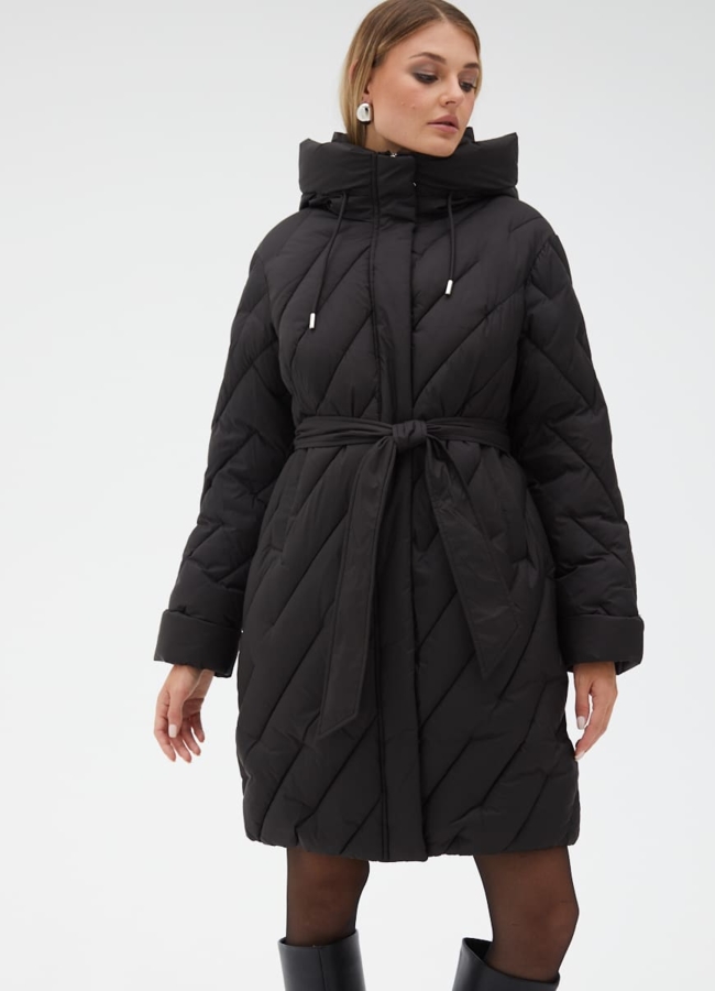 Женский пуховик черного цвета с поясом модель № 31120 универмаг малина