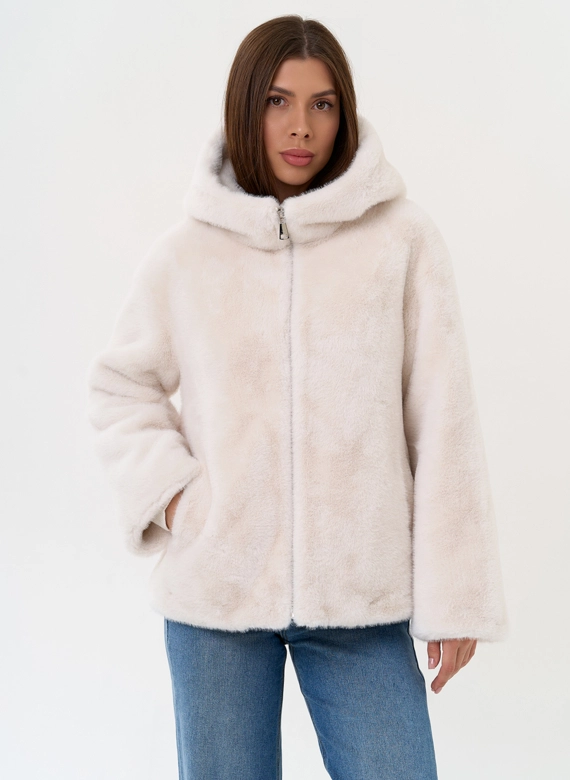 Женская куртка из эко меха с капюшоном