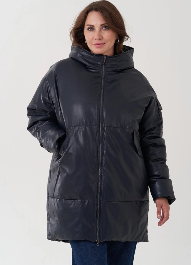 Женский пуховик синего цвета из эко кожи модель № 25332 меха малина
