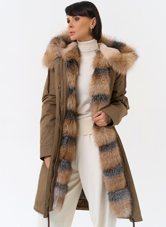 Женская парка с капюшоном из меха лисы