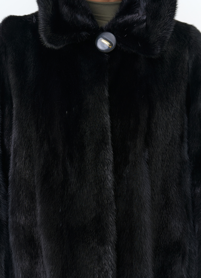 Шуба из норки с капюшоном черного цвета модель № 27662 универмаг малина