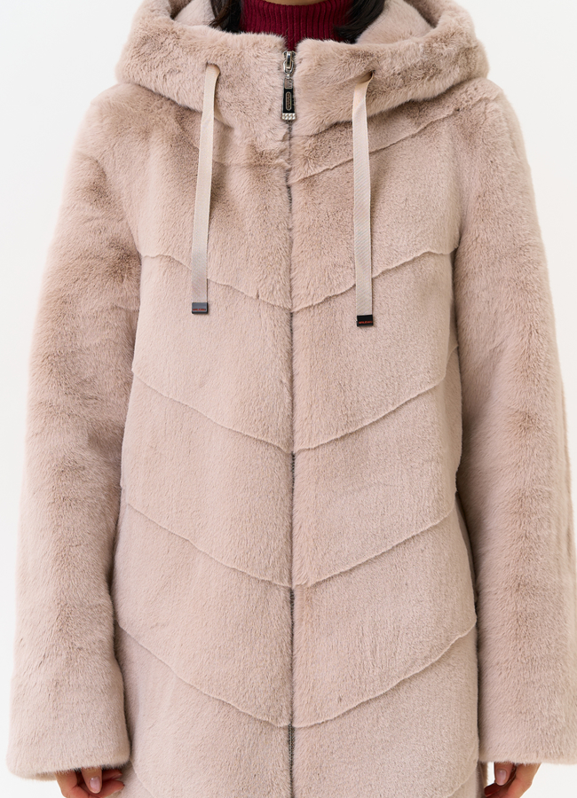 Женская шуба из эко меха с капюшоном модель № 31228 универмаг малина