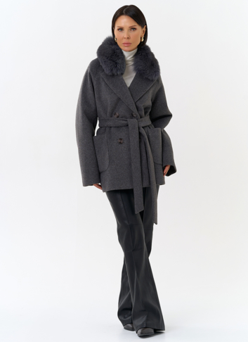 Женское утепленное пальто с отделкой из меха песца Женское утепленное пальто с отделкой из меха песца