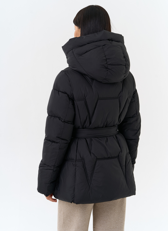 Женский пуховик с поясом