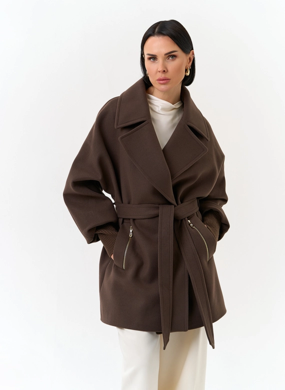 Женское укороченное пальто с декоративными молниями