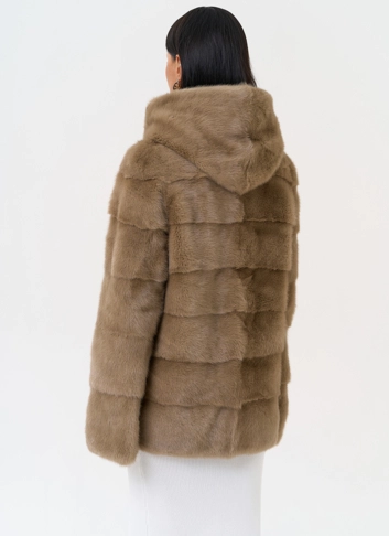 Короткая шуба с капюшоном фото